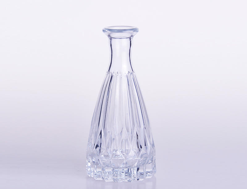 热销中小型高档精美插花玻璃瓶适用于家居装饰