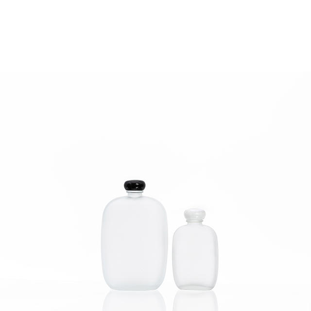 100ml 125毫升200毫升250ml 350ml 500ml平面正方形磨砂玻璃饮料瓶带螺钉盖